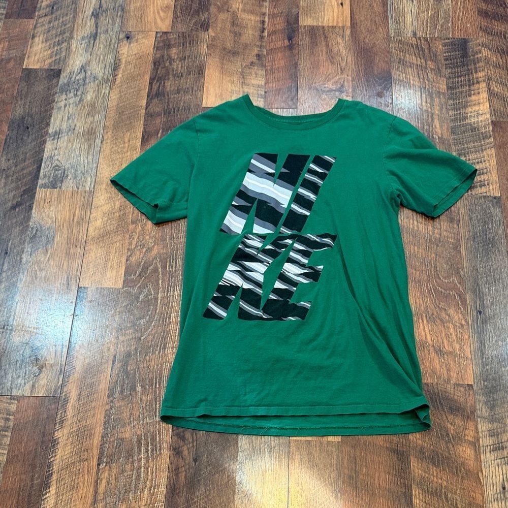 Nike GreenāTee with Bold Graphic S (3348)